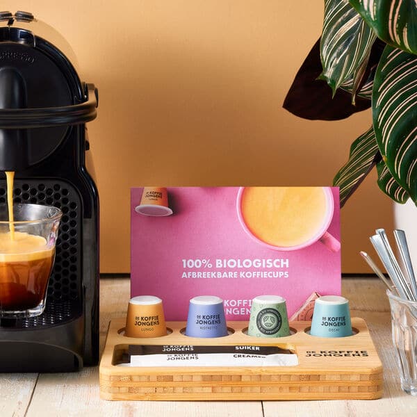 De Koffiejongens - zakelijk - koffiecups op de hotelkamer