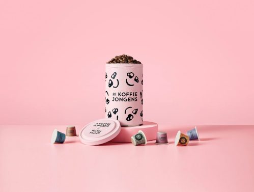 De Koffiejongens - mickey philips -Blik-met-cups-en-bonen